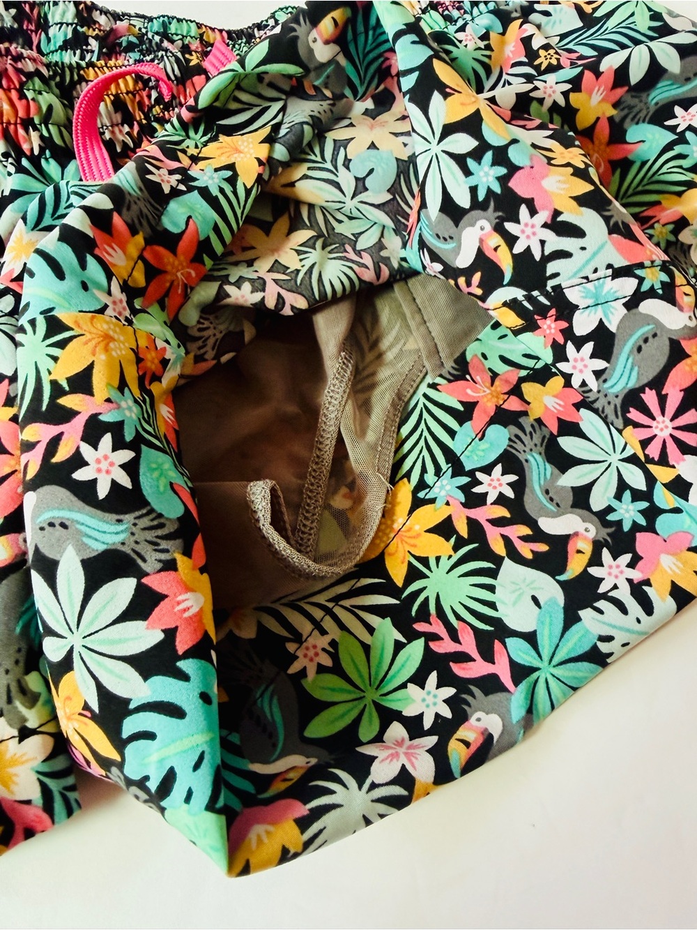 Chubbies 5.5” Inseam Tropical Floral Swim Trunks - size Large - Picture 5 of 11